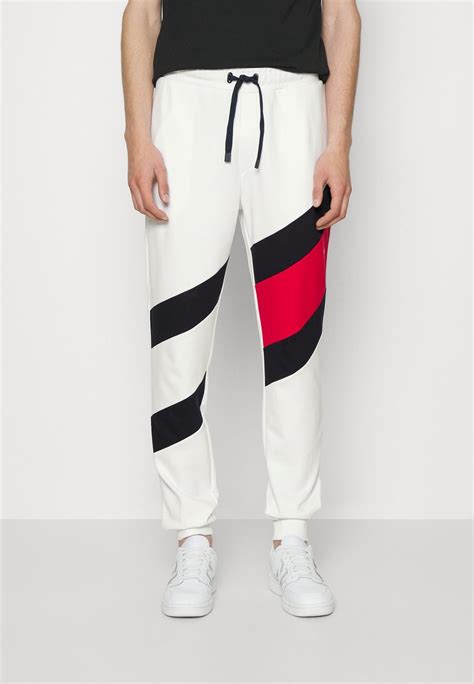 tommy hilfiger pantalones.